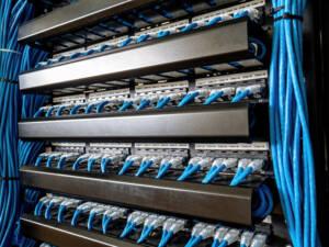 connect-data-switches-patch-panels-using-utp-patch-cords